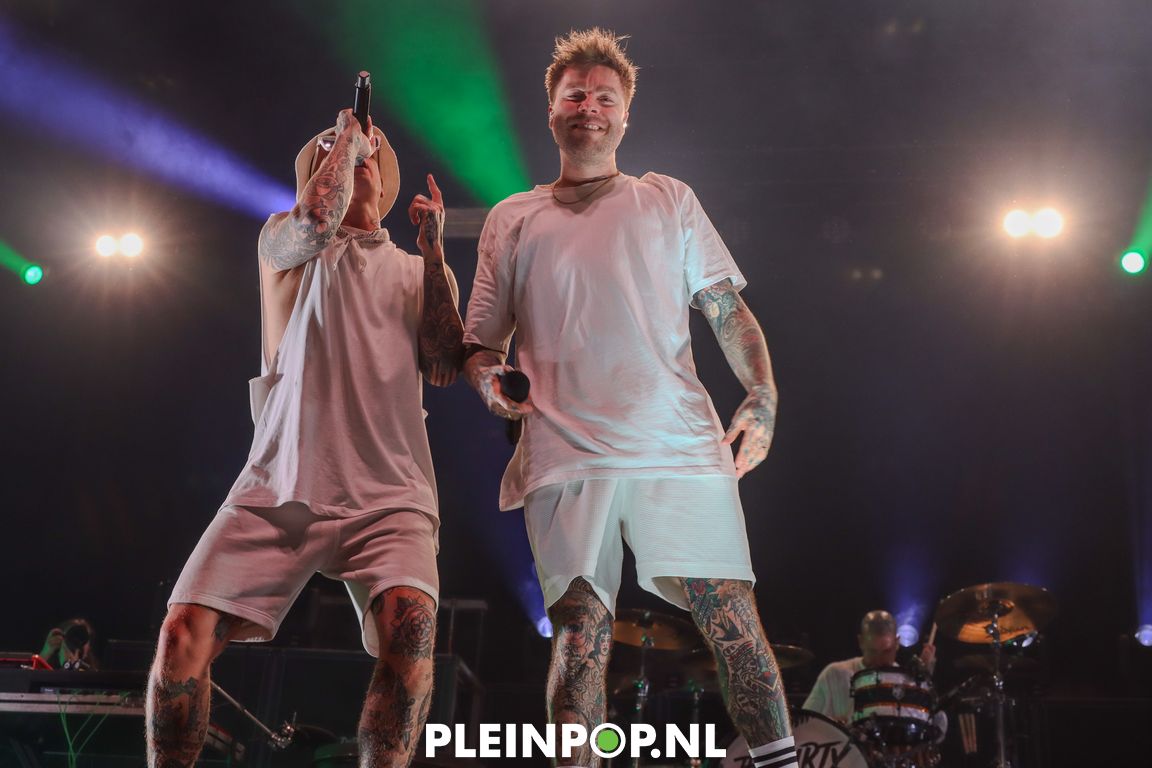 THE DIRTY DADDIES     (17)